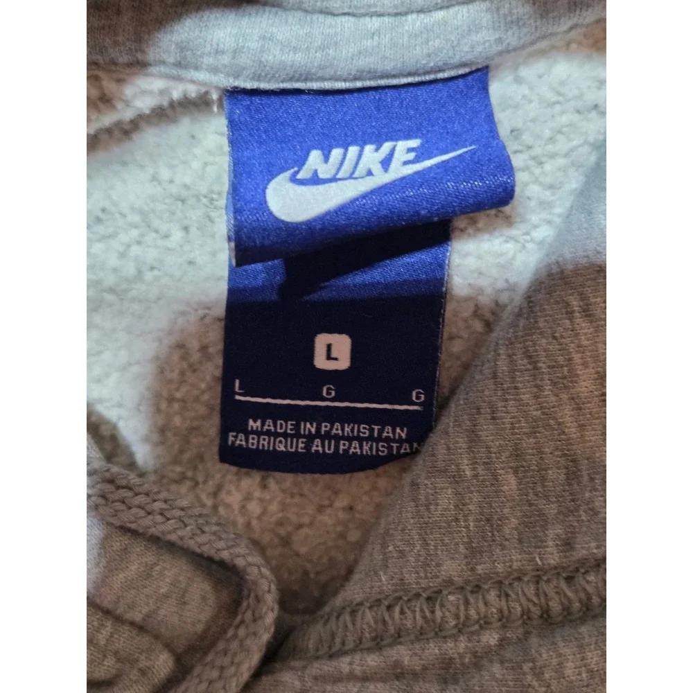 Nike Sportswear Club Fleece Men's Hoodie - Grey/White, Size XL Small Spots